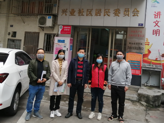 3月20日，市創(chuàng)文辦到興業(yè)社區(qū)調(diào)研，右二為李小紅。