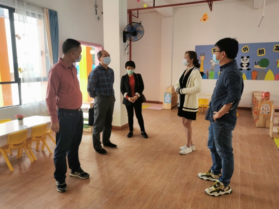 已處理4.察看幼兒園園舍環(huán)境、設(shè)施設(shè)備.jpg