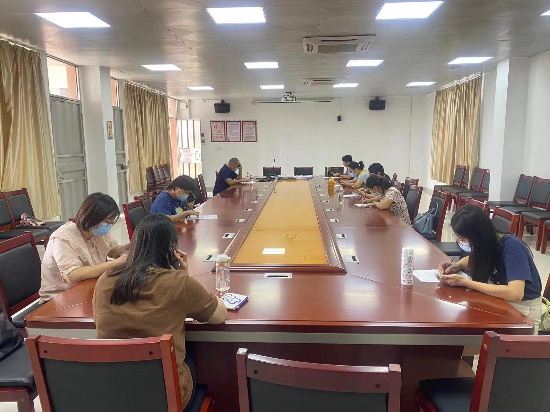 1： 9月8日—9日，沙坪一小的老師們集中沙坪一小峻廷灣校區(qū)，協(xié)助流調(diào)工作。.jpg